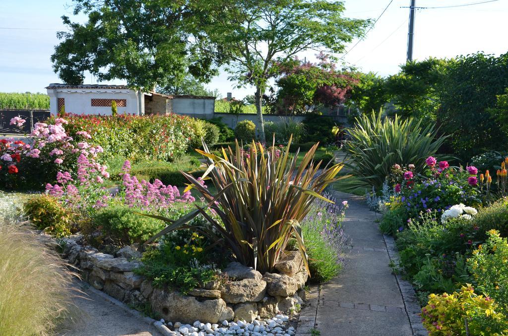 Jardin De Marceau Bed & Breakfast Blasimon Exterior photo